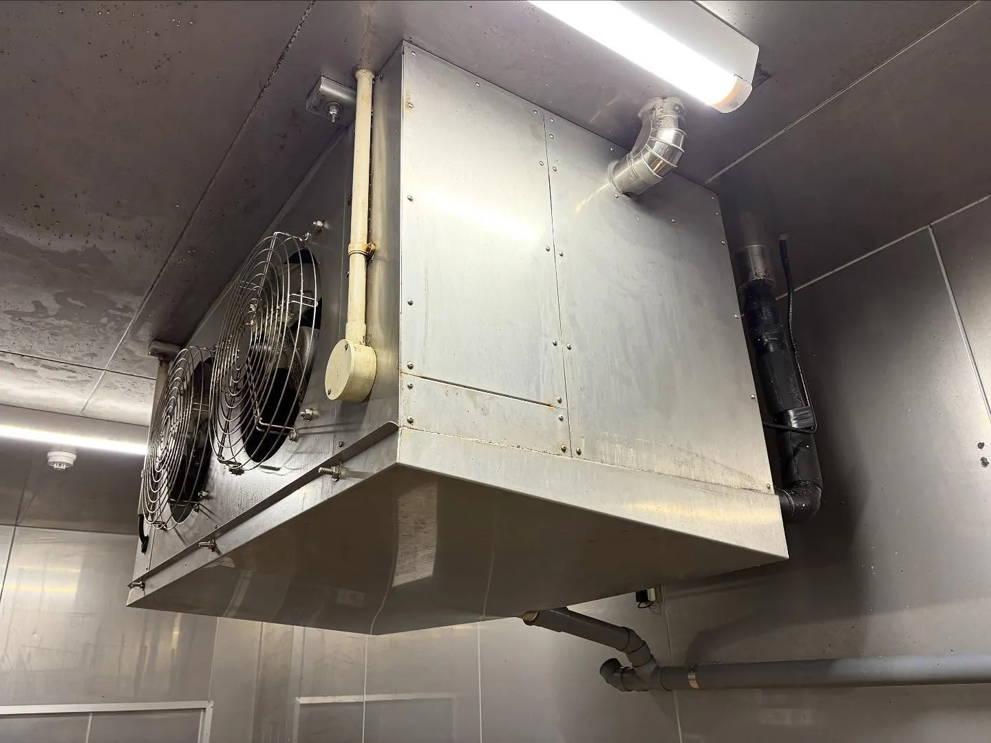 冷却器膨張弁交換作業